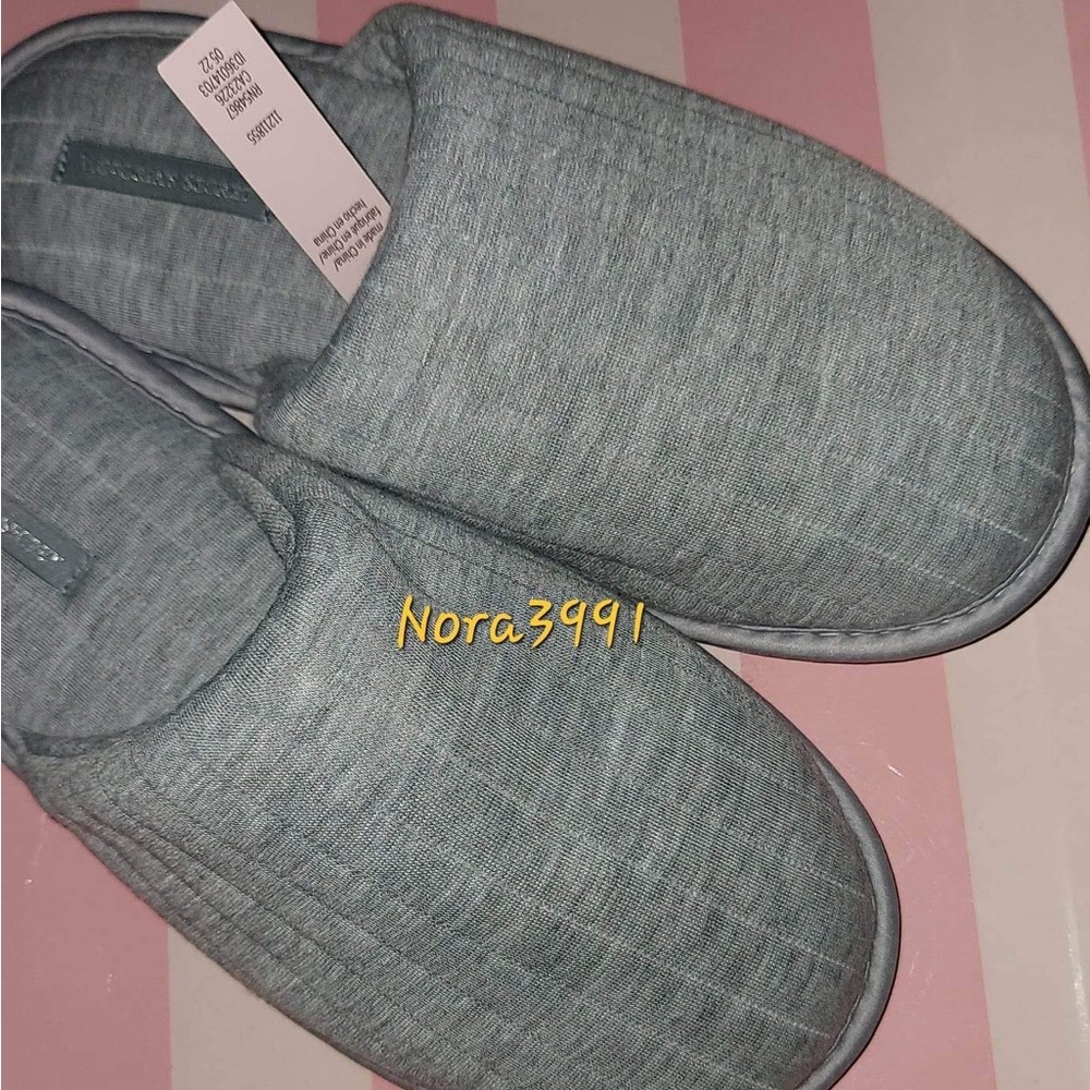 Victoria secret Slipper size Small NWT - Picture 4 of 8